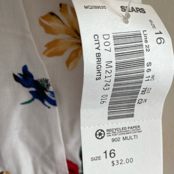 Cricket Lane Vintage White Floral Collared Button Down Shirt With Shoulder Pads - Picture 3 of 5